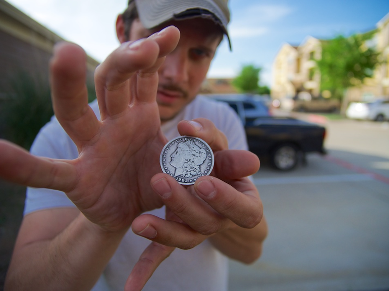 Illustration for article titled 27 Cool Photos Of International Coins
